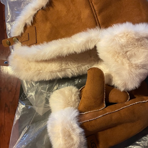 Ugh Faux Suede Shearling Trapper hat and mittens size large - Picture 5 of 8